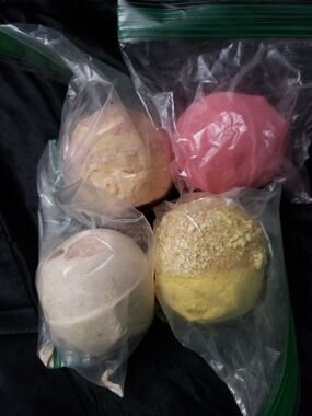 Lush Bathbomb 4 Set Sticky Dates, Supermilk, LTGTR, and YOG NOG
